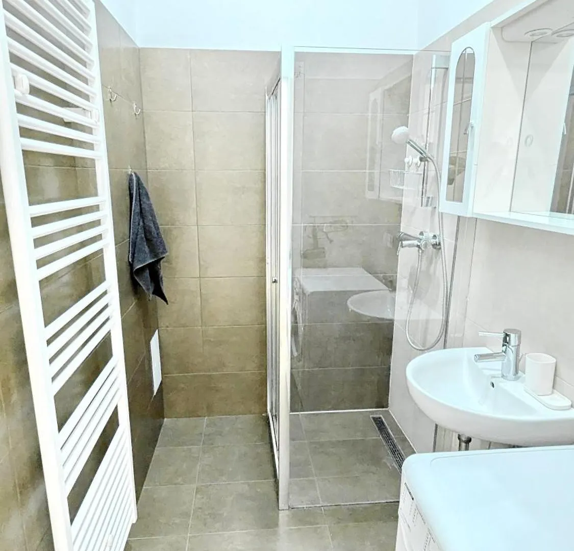 Cozy Apartment- 5 Minutes To Danube River Vienna 0*,